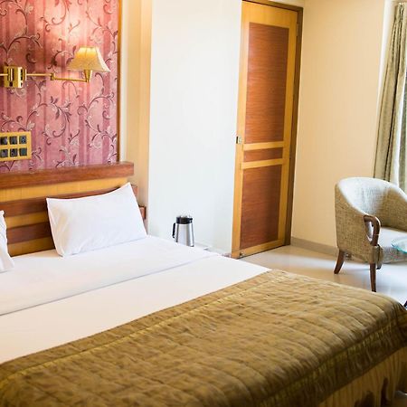 Hotel Deccan Royaale, Shivajinagar ปูเน่ ภายนอก รูปภาพ