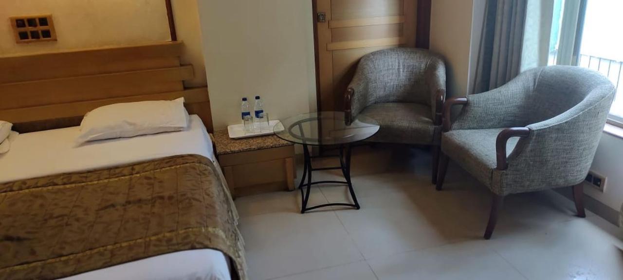 Hotel Deccan Royaale, Shivajinagar ปูเน่ ภายนอก รูปภาพ