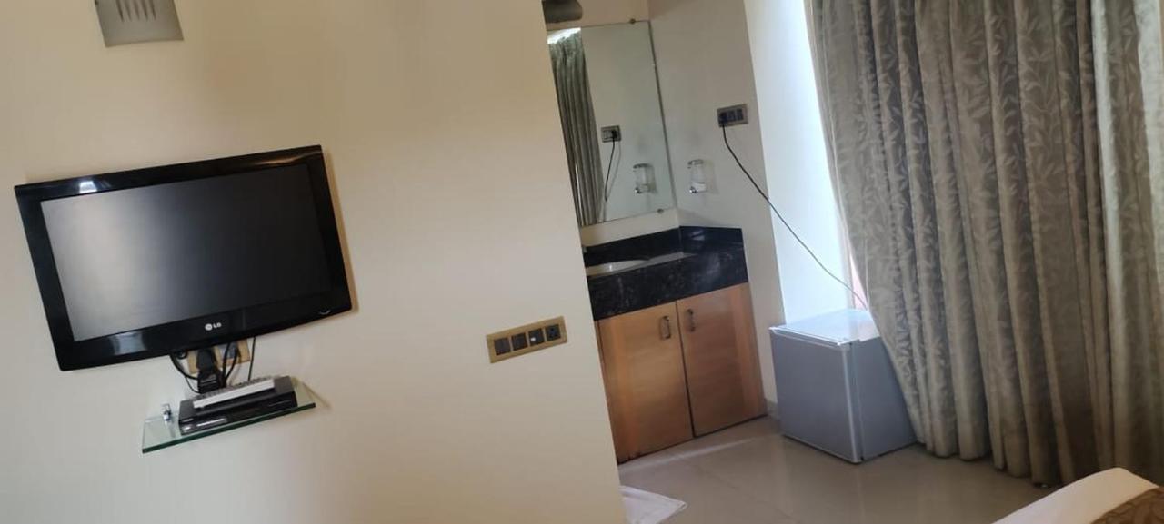 Hotel Deccan Royaale, Shivajinagar ปูเน่ ภายนอก รูปภาพ