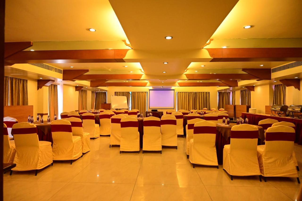 Hotel Deccan Royaale, Shivajinagar ปูเน่ ภายนอก รูปภาพ