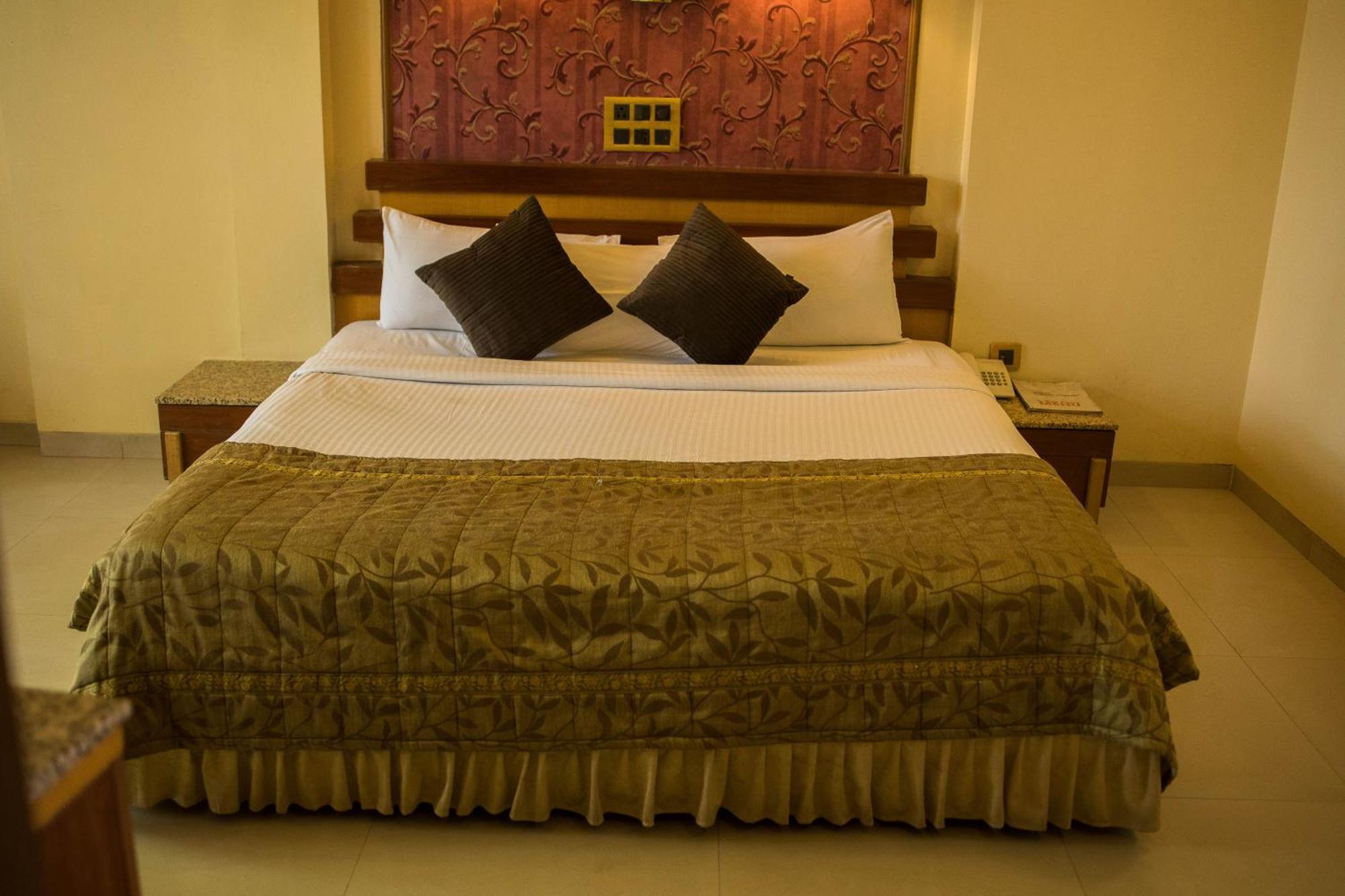 Hotel Deccan Royaale, Shivajinagar ปูเน่ ภายนอก รูปภาพ