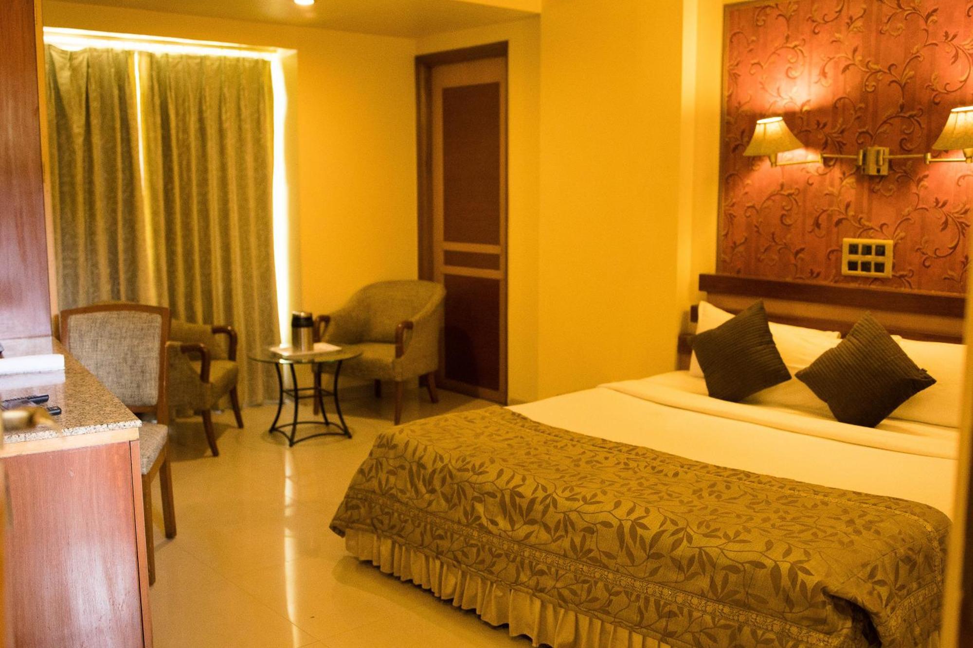 Hotel Deccan Royaale, Shivajinagar ปูเน่ ภายนอก รูปภาพ