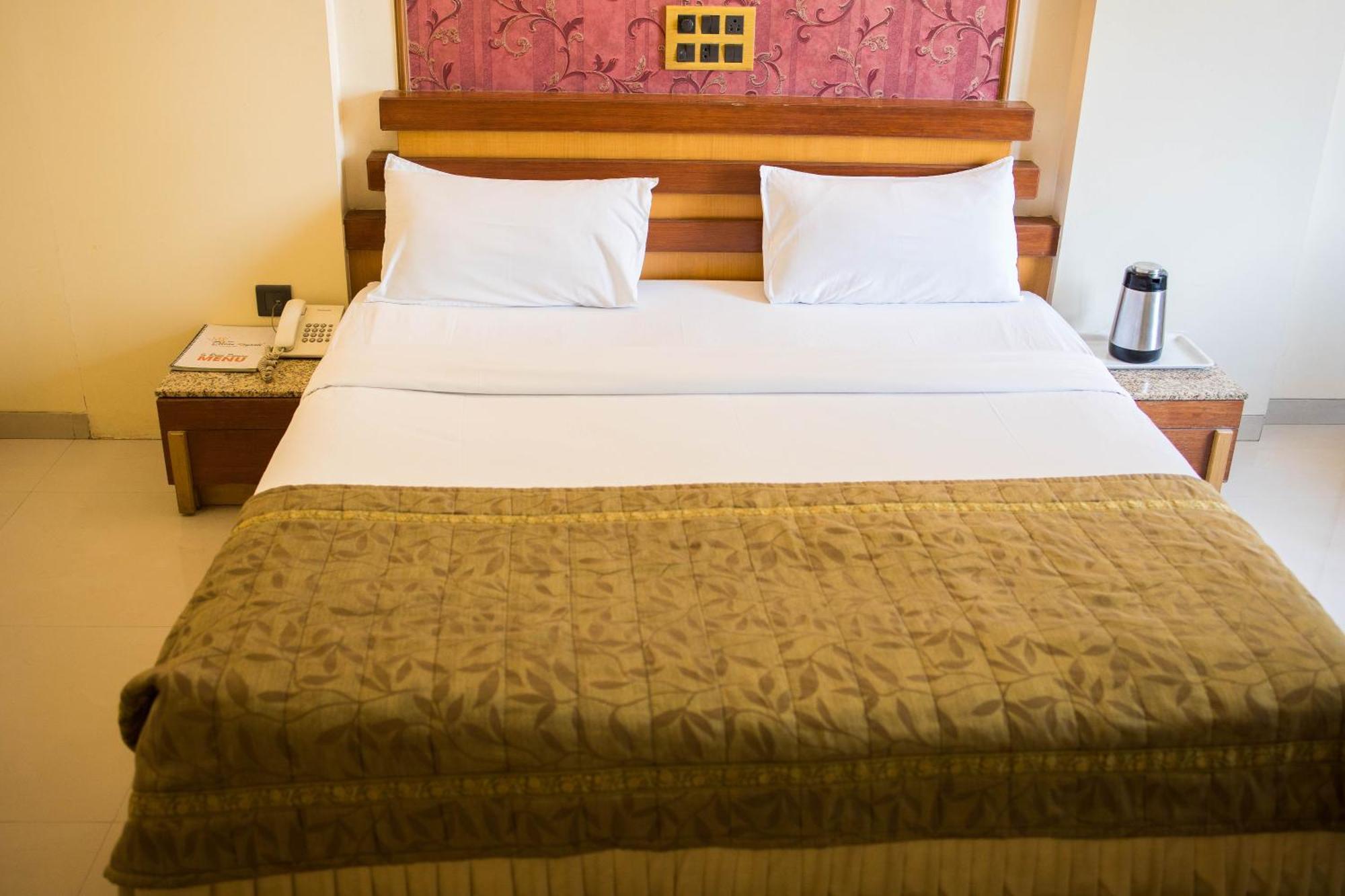 Hotel Deccan Royaale, Shivajinagar ปูเน่ ภายนอก รูปภาพ