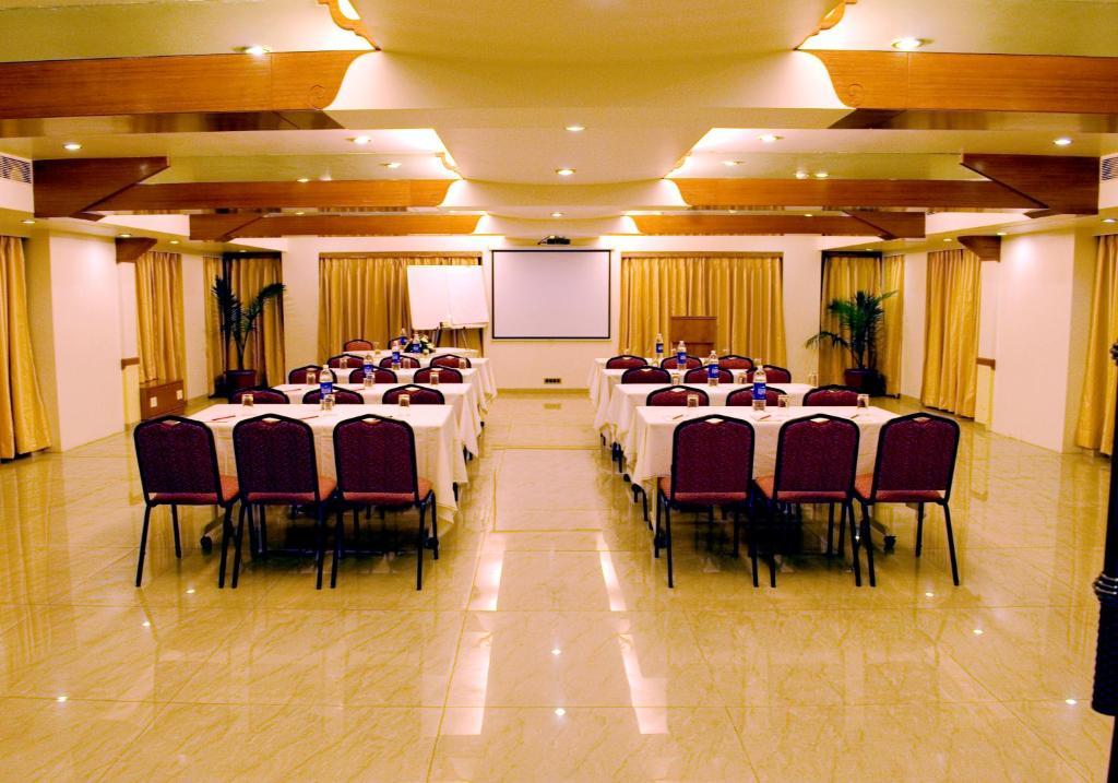 Hotel Deccan Royaale, Shivajinagar ปูเน่ ภายนอก รูปภาพ