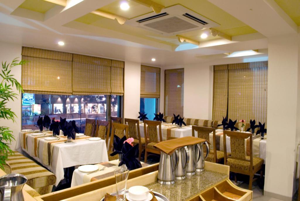 Hotel Deccan Royaale, Shivajinagar ปูเน่ ภายนอก รูปภาพ